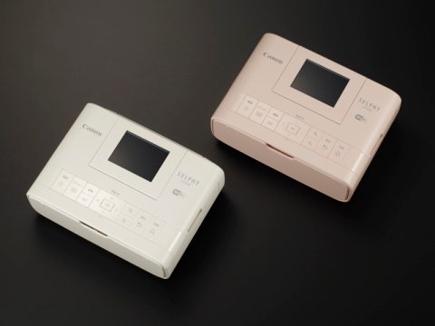 キヤノン、バッテリーを装着できる小型フォトプリンター「SELPHY