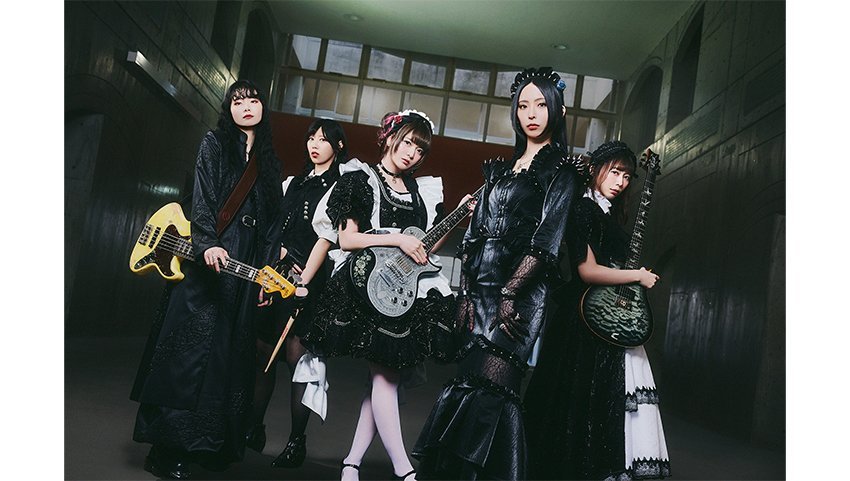 世界的人気のガールズロックバンドBAND-MAID、『HYDE [INSIDE] LIVE
