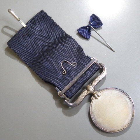 勲章】 紺綬褒章 略章・ケース付 （極美品） | すべての商品 | ヤマト