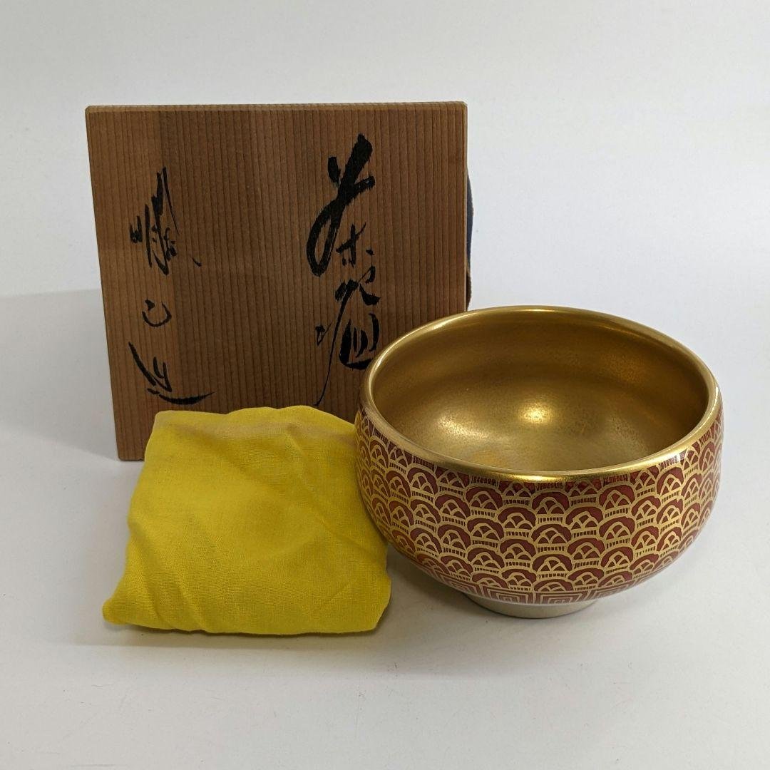 明山 九谷焼 金彩波文茶盌 共箱合布 抹茶碗 抹茶茶碗 茶道具 茶器 食器 茶陶 kutanihyakkaen_4580382299217