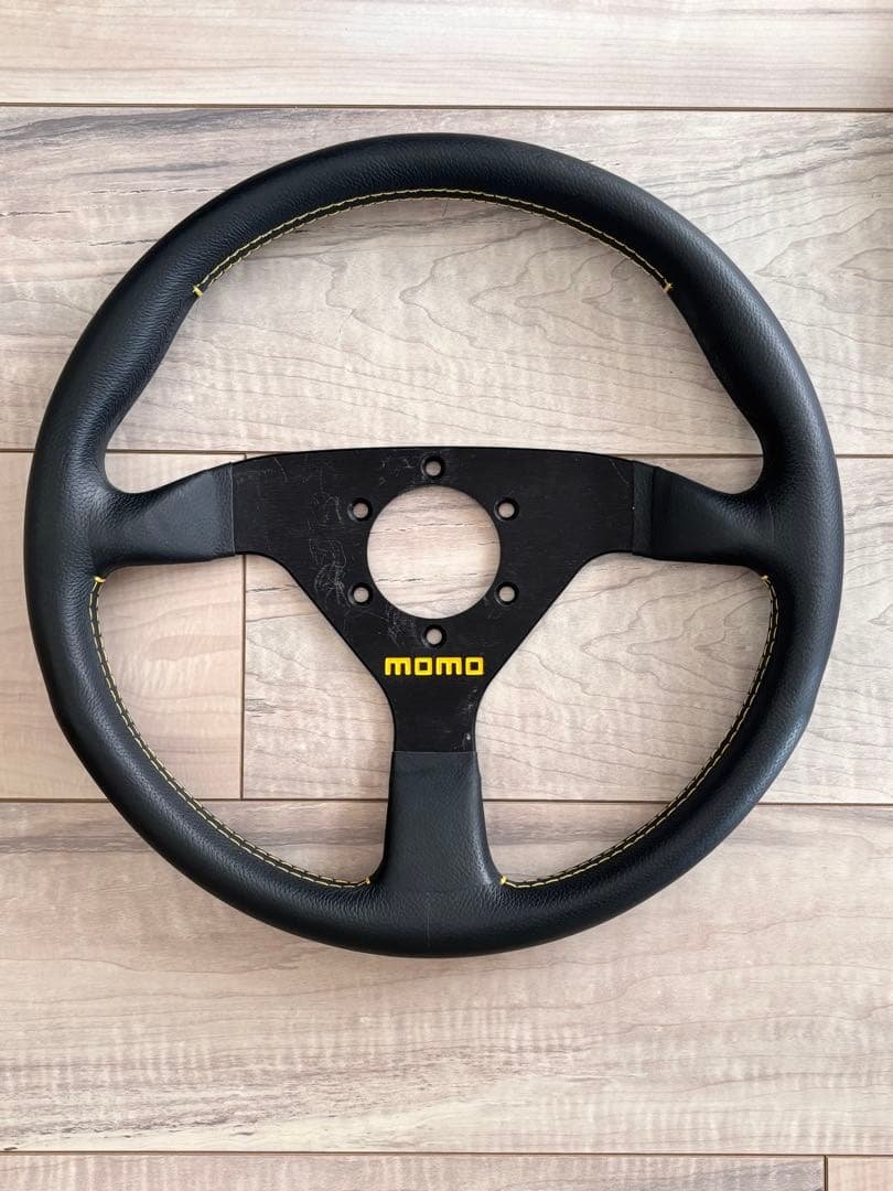 MOMO VELOCE RACING ヴェローチェレーシング　32φ MOMO（モモ） VELOCE RACING ヴェローチェ レーシング 320mm ブラック