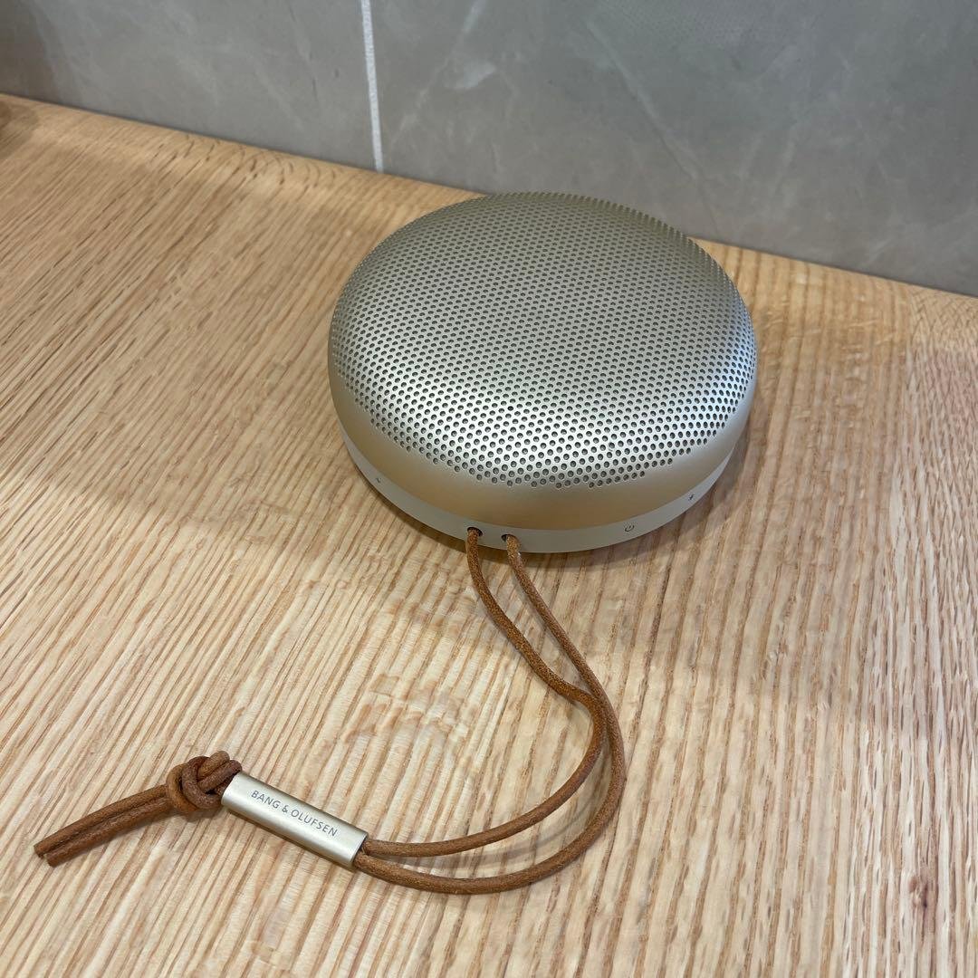 バング&オルフセン　Beosound A1 2nd Gold Tone 11月20日発売】Beosound A1 2nd Gen / Beoplay E8 3rd Gen from Golden