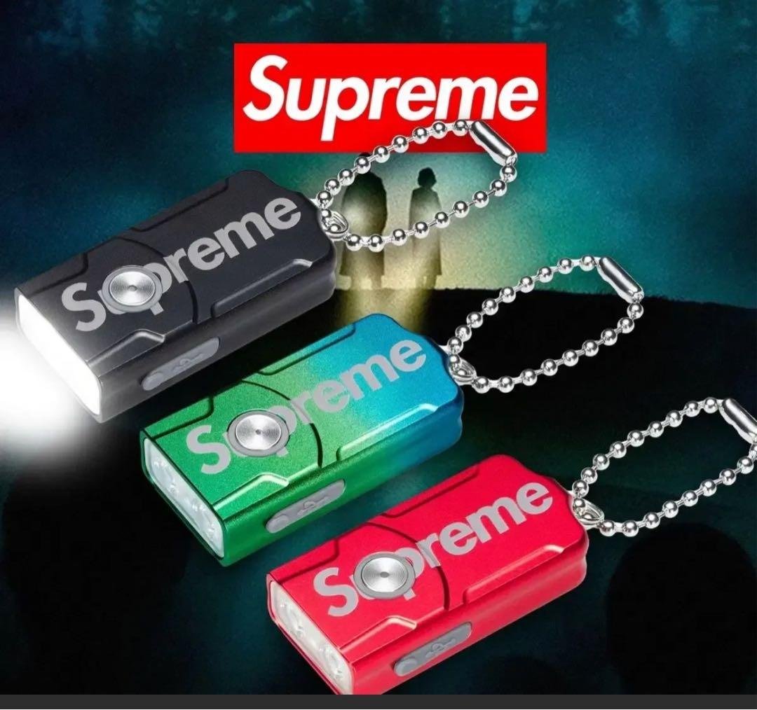 Supreme E03R V2.0 キーチェーンフラッシュライト, 赤 Supreme Fenix E03R Flashlight Keychain (FW24) - $48