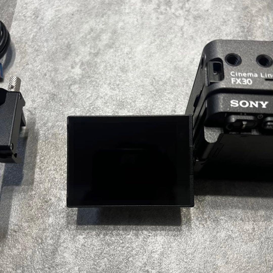 美品】SONY FX30 本体、バッテリー、SmallRig付き