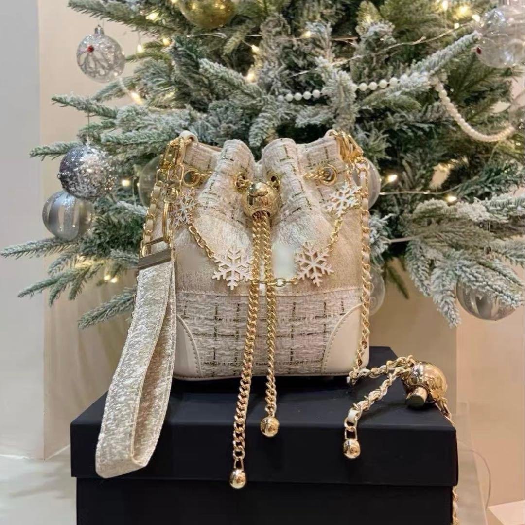 非売品 CHANEL ノベルティ 白 ツイード バケットバッグ　値下げ　箱付き CHANELツイードトートバッグ VIP正規ノベルティ 非売品 - メルカリ