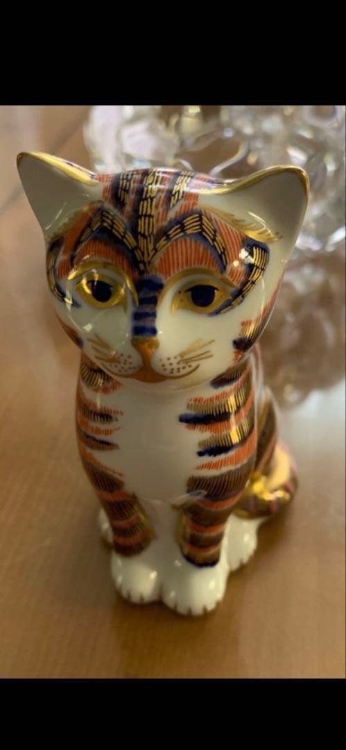 ロイヤルクラウンダービー金色の猫 ロイヤル・クラウン・ダービー 猫のペーパーウェイト